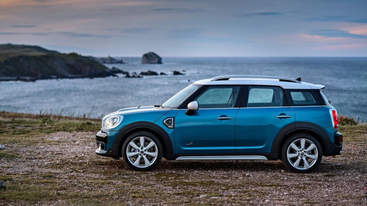 Nieuwe MINI Countryman onthuld. Hij wordt voorgesteld op de LA Motor Show en komt begin 2017 naar Nederland, ook als MINI Cooper E S Countryman ALL4 plug-in hybride.