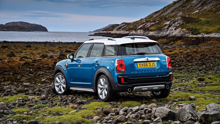 Nieuwe MINI Countryman onthuld. Hij wordt voorgesteld op de LA Motor Show en komt begin 2017 naar Nederland, ook als MINI Cooper E S Countryman ALL4 plug-in hybride.