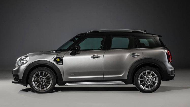 Nieuwe MINI Countryman onthuld. Hij wordt voorgesteld op de LA Motor Show en komt begin 2017 naar Nederland, ook als MINI Cooper E S Countryman ALL4 plug-in hybride.