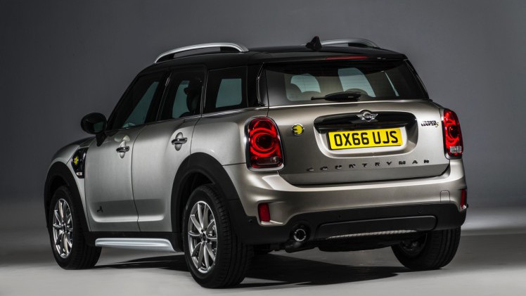 Nieuwe MINI Countryman onthuld. Hij wordt voorgesteld op de LA Motor Show en komt begin 2017 naar Nederland, ook als MINI Cooper E S Countryman ALL4 plug-in hybride.