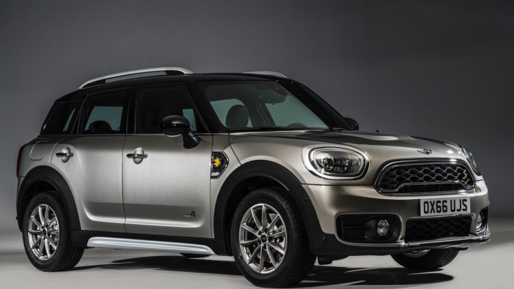 Nieuwe MINI Countryman onthuld. Hij wordt voorgesteld op de LA Motor Show en komt begin 2017 naar Nederland, ook als MINI Cooper E S Countryman ALL4 plug-in hybride.