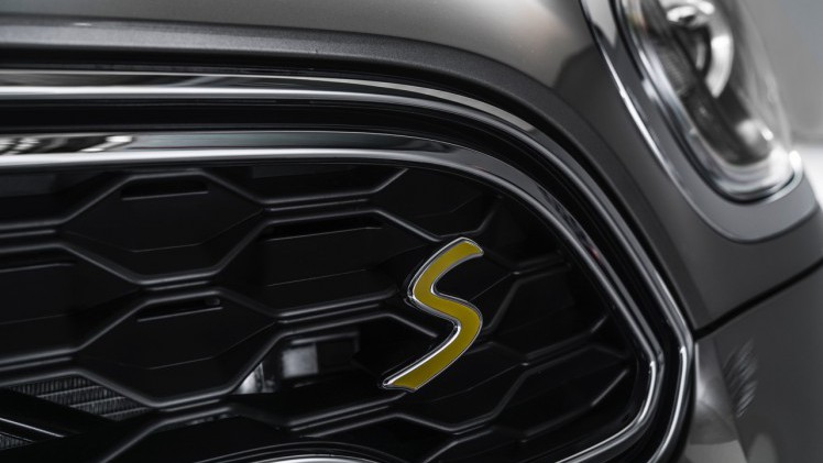 Nieuwe MINI Countryman onthuld. Hij wordt voorgesteld op de LA Motor Show en komt begin 2017 naar Nederland, ook als MINI Cooper E S Countryman ALL4 plug-in hybride.