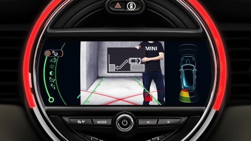 Nieuwe MINI F56 is helemaal nieuw maar denkt ook aan het verleden.