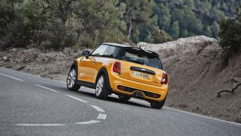 Nieuwe MINI F56 is helemaal nieuw maar denkt ook aan het verleden.