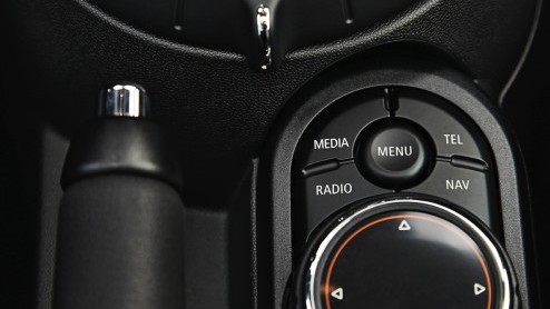 Nieuwe MINI F56 is helemaal nieuw maar denkt ook aan het verleden.