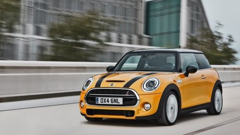 Nieuwe MINI F56 is helemaal nieuw maar denkt ook aan het verleden.