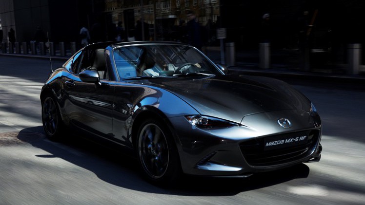 Mazda MX-5 RF nu te bestellen bij Mazda Nederland. De eerste exemplaren rijden bij de introductie in april 2017 in de showroom.