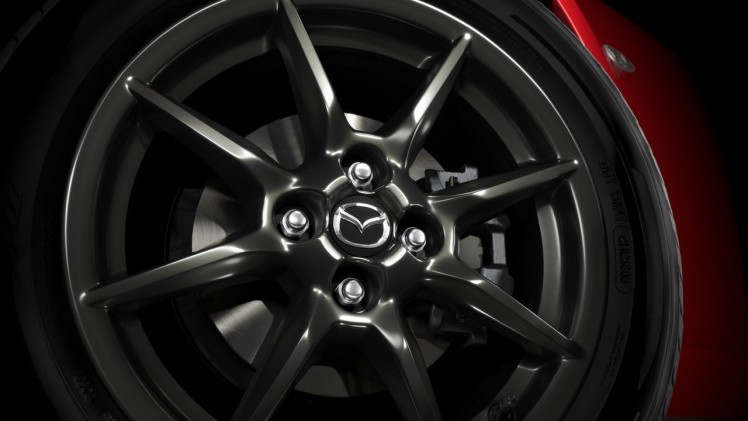 Nieuwe Mazda MX-5 alleen handgeschakeld naar Nederland met 1.5 of 2.0 liter SkyAciv-G benzinemotor.
