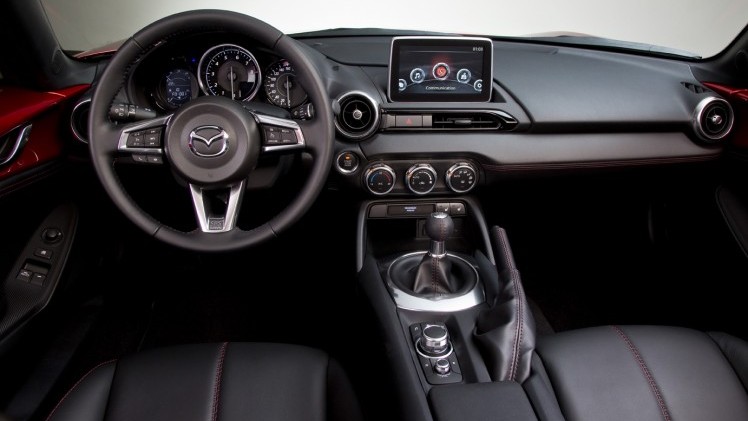 Nieuwe Mazda MX-5 alleen handgeschakeld naar Nederland met 1.5 of 2.0 liter SkyAciv-G benzinemotor.