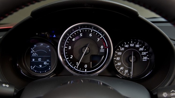 Nieuwe Mazda MX-5 alleen handgeschakeld naar Nederland met 1.5 of 2.0 liter SkyAciv-G benzinemotor.