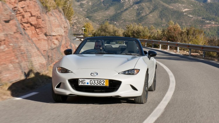 Nieuwe Mazda MX-5 alleen handgeschakeld naar Nederland met 1.5 of 2.0 liter SkyAciv-G benzinemotor.