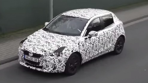 Nieuwe Mazda2 wordt waarschijnlijk gentroduceerd op de Autosalon van Prijs en draait alvast warm.