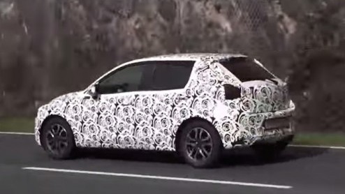 Nieuwe Mazda2 wordt waarschijnlijk gentroduceerd op de Autosalon van Prijs en draait alvast warm.