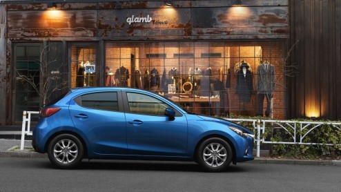 Motoren en specificaties nieuwe Mazda2 bekend gemaakt. Persintroductie vindt plaats op 2 en 3 november in Barcelona.