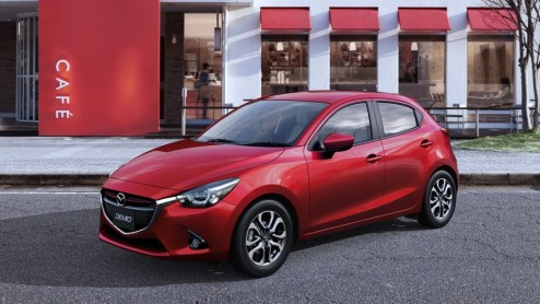 Motoren en specificaties nieuwe Mazda2 bekend gemaakt. Persintroductie vindt plaats op 2 en 3 november in Barcelona.