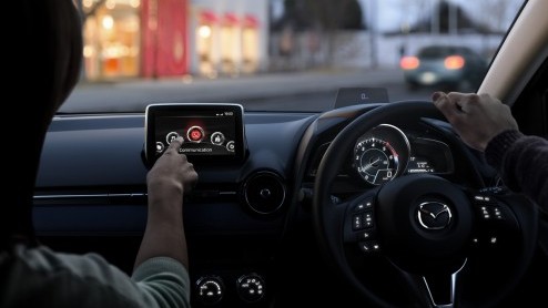 Motoren en specificaties nieuwe Mazda2 bekend gemaakt. Persintroductie vindt plaats op 2 en 3 november in Barcelona.
