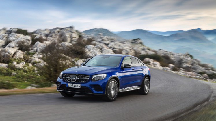 Mercedes trekt het doek van de GLC Coup tijdens de NYIAS 2016, de New York Auto Show.