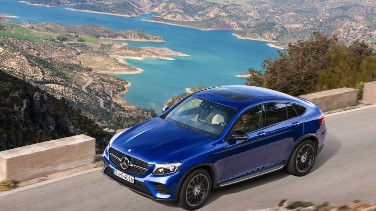 Mercedes trekt het doek van de GLC Coup tijdens de NYIAS 2016, de New York Auto Show.