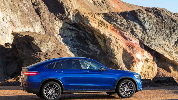 Mercedes trekt het doek van de GLC Coup tijdens de NYIAS 2016, de New York Auto Show.