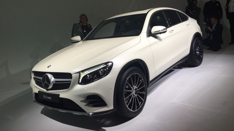 Mercedes trekt het doek van de GLC Coup tijdens de NYIAS 2016, de New York Auto Show.