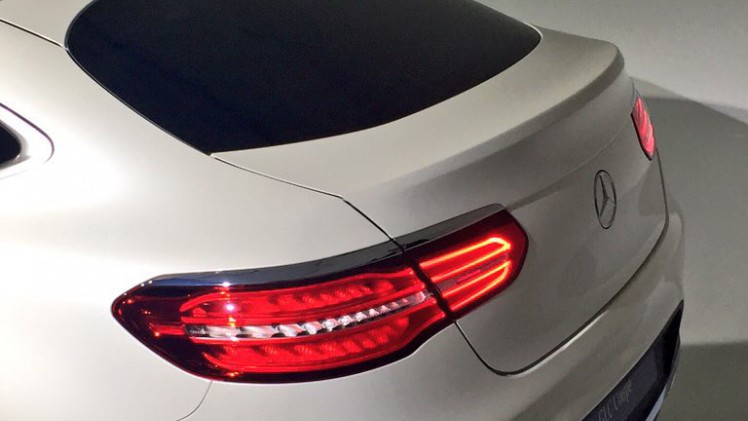 Mercedes trekt het doek van de GLC Coup tijdens de NYIAS 2016, de New York Auto Show.