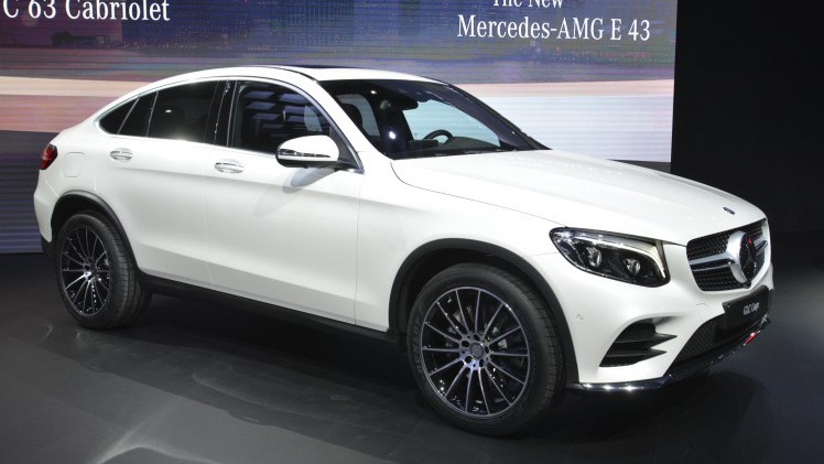 Mercedes trekt het doek van de GLC Coup tijdens de NYIAS 2016, de New York Auto Show.