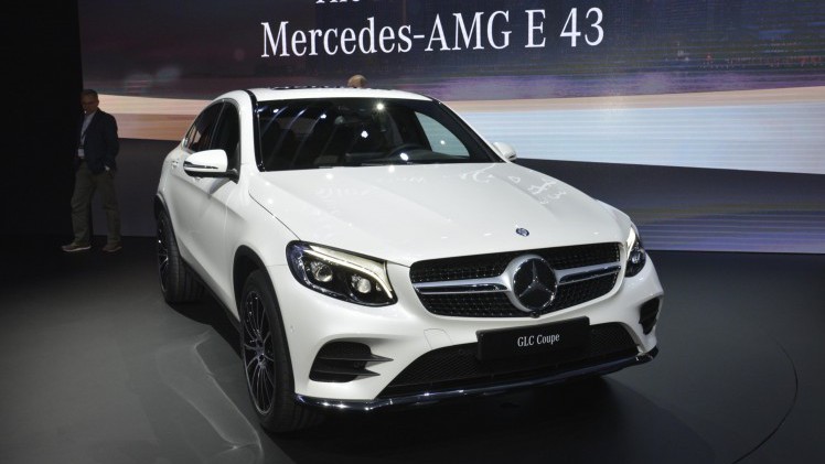 Mercedes trekt het doek van de GLC Coup tijdens de NYIAS 2016, de New York Auto Show.