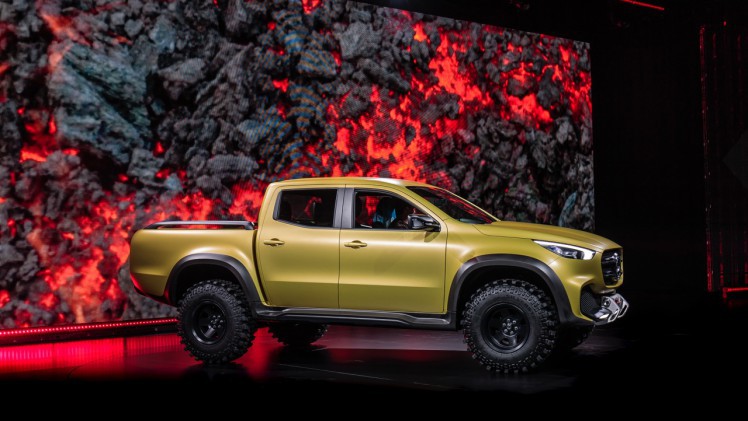 Mercedes toont studiemodel van de X-Klasse, de nieuwe modelreeks voor pick-ups van Mercedes-Benz. Na de presentatie van de Concept X-Klasse start de productie van de pick-up in 2017.