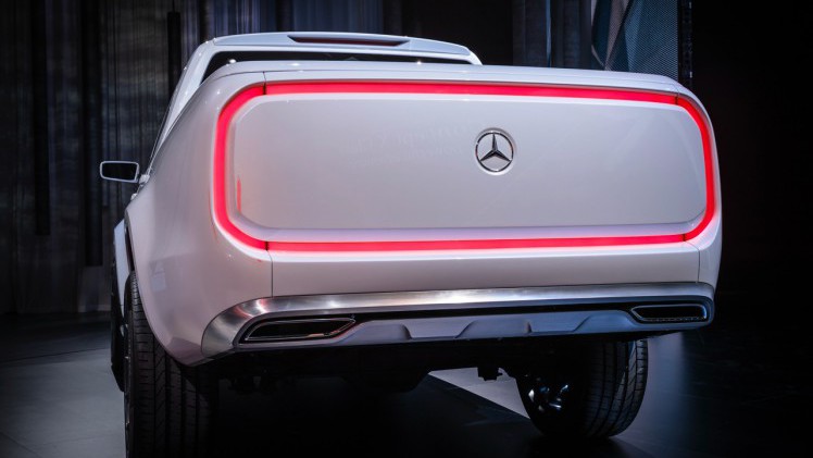 Mercedes toont studiemodel van de X-Klasse, de nieuwe modelreeks voor pick-ups van Mercedes-Benz. Na de presentatie van de Concept X-Klasse start de productie van de pick-up in 2017.