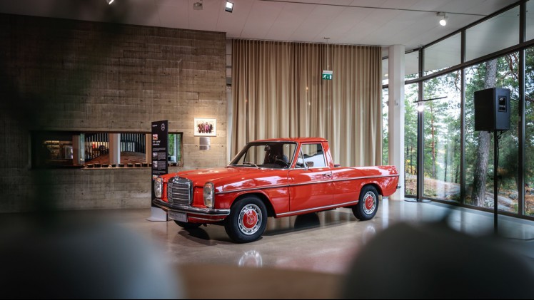 Mercedes toont studiemodel van de X-Klasse, de nieuwe modelreeks voor pick-ups van Mercedes-Benz. Na de presentatie van de Concept X-Klasse start de productie van de pick-up in 2017.
