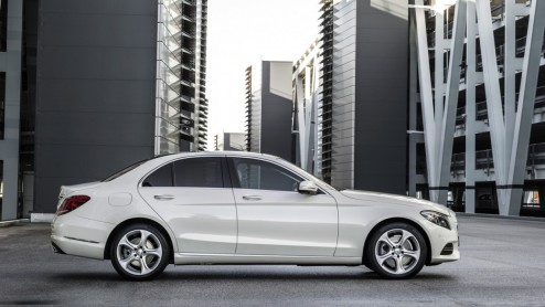 Nieuwe C-Klasse W205 van Mercedes-Benz nu officieel onthuld. Live presentatie op Auto Show in Detroit, januari 2014.