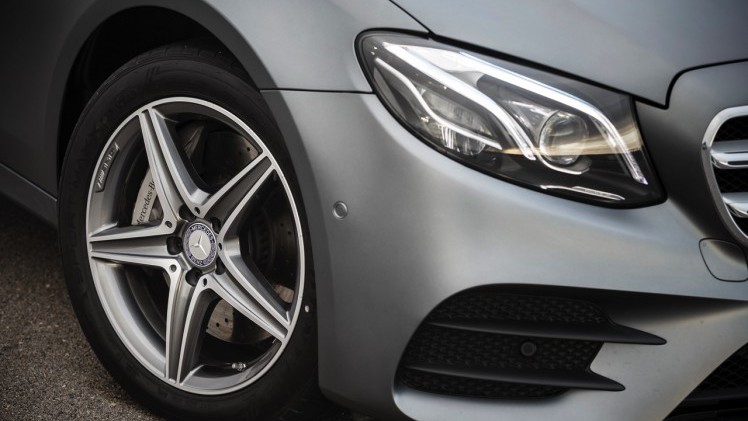 Autotest nieuwe Mercedes-Benz E-Klasse, type W213. De redactie rijdt met de E220d, E350d en E350e plug-in hybride die later in 2016 op de markt komt.