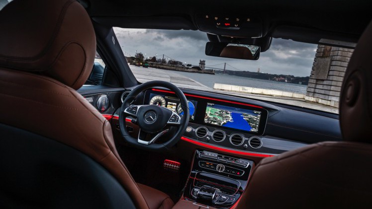 Autotest nieuwe Mercedes-Benz E-Klasse, type W213. De redactie rijdt met de E220d, E350d en E350e plug-in hybride die later in 2016 op de markt komt.