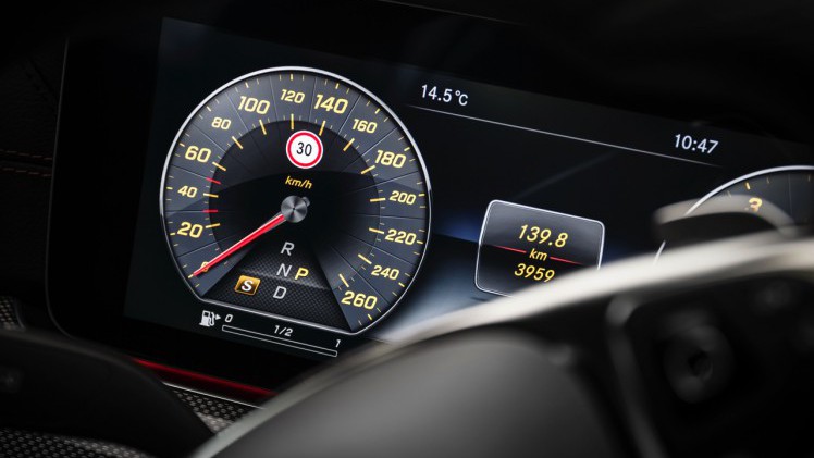 Autotest nieuwe Mercedes-Benz E-Klasse, type W213. De redactie rijdt met de E220d, E350d en E350e plug-in hybride die later in 2016 op de markt komt.
