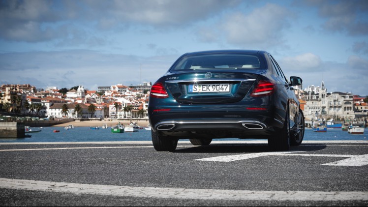 Autotest nieuwe Mercedes-Benz E-Klasse, type W213. De redactie rijdt met de E220d, E350d en E350e plug-in hybride die later in 2016 op de markt komt.