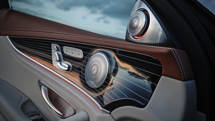 Autotest nieuwe Mercedes-Benz E-Klasse, type W213. De redactie rijdt met de E220d, E350d en E350e plug-in hybride die later in 2016 op de markt komt.