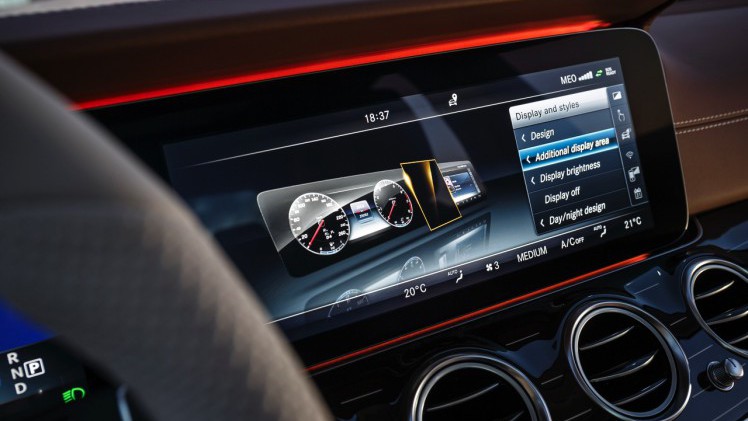 Autotest nieuwe Mercedes-Benz E-Klasse, type W213. De redactie rijdt met de E220d, E350d en E350e plug-in hybride die later in 2016 op de markt komt.