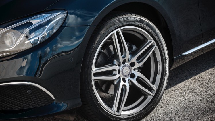 Autotest nieuwe Mercedes-Benz E-Klasse, type W213. De redactie rijdt met de E220d, E350d en E350e plug-in hybride die later in 2016 op de markt komt.