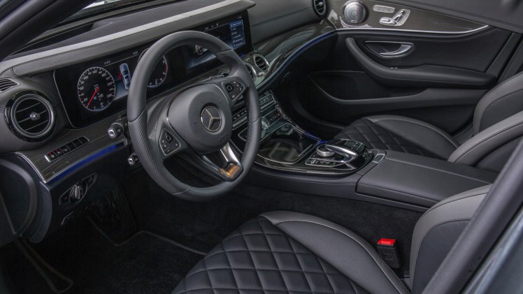 Autotest nieuwe Mercedes-Benz E-Klasse, type W213. De redactie rijdt met de E220d, E350d en E350e plug-in hybride die later in 2016 op de markt komt.