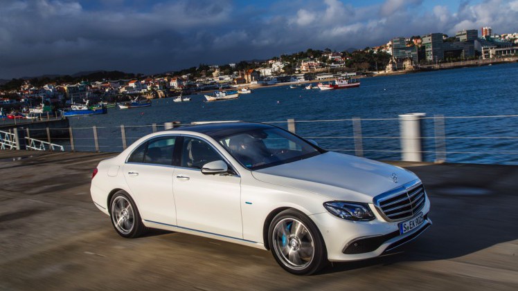 Autotest nieuwe Mercedes-Benz E-Klasse, type W213. De redactie rijdt met de E220d, E350d en E350e plug-in hybride die later in 2016 op de markt komt.