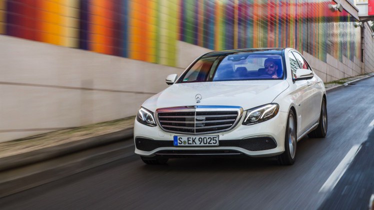 Autotest nieuwe Mercedes-Benz E-Klasse, type W213. De redactie rijdt met de E220d, E350d en E350e plug-in hybride die later in 2016 op de markt komt.
