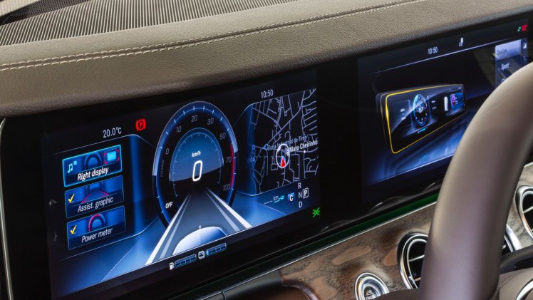 Autotest nieuwe Mercedes-Benz E-Klasse, type W213. De redactie rijdt met de E220d, E350d en E350e plug-in hybride die later in 2016 op de markt komt.