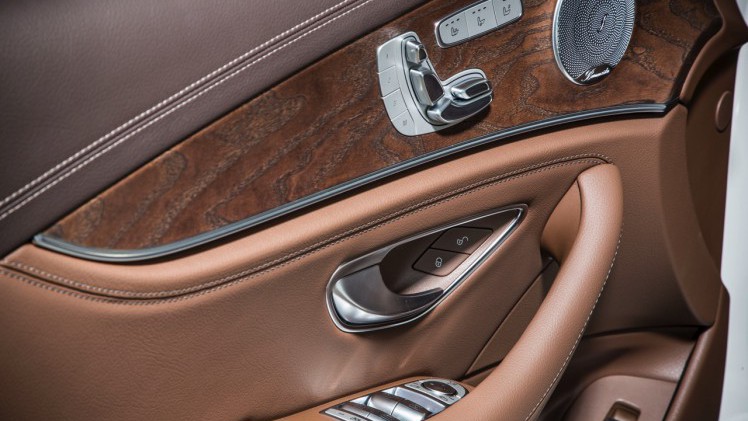 Autotest nieuwe Mercedes-Benz E-Klasse, type W213. De redactie rijdt met de E220d, E350d en E350e plug-in hybride die later in 2016 op de markt komt.
