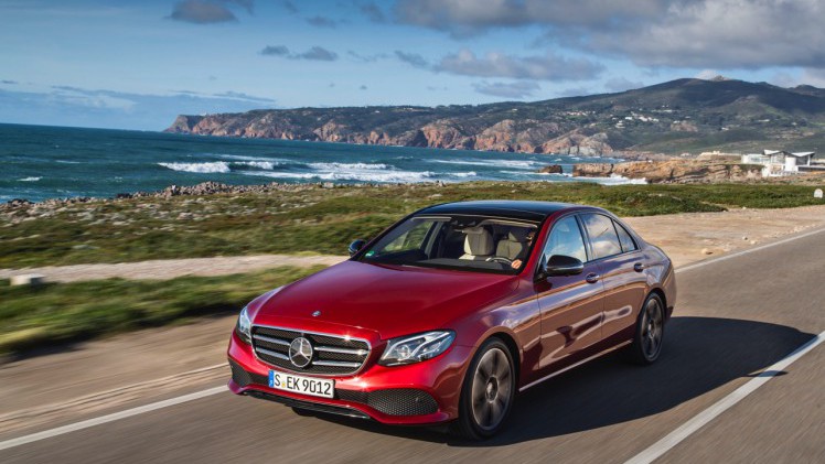 Autotest nieuwe Mercedes-Benz E-Klasse, type W213. De redactie rijdt met de E220d, E350d en E350e plug-in hybride die later in 2016 op de markt komt.