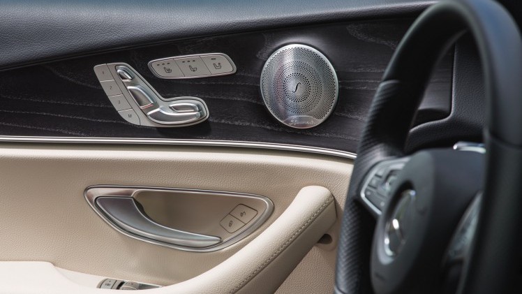 Autotest nieuwe Mercedes-Benz E-Klasse, type W213. De redactie rijdt met de E220d, E350d en E350e plug-in hybride die later in 2016 op de markt komt.