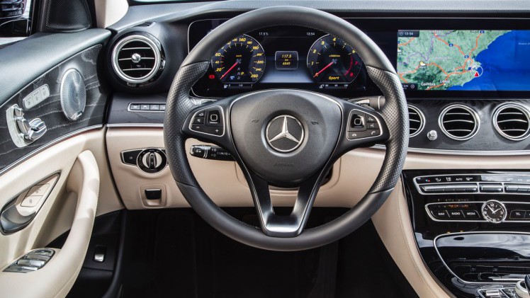 Autotest nieuwe Mercedes-Benz E-Klasse, type W213. De redactie rijdt met de E220d, E350d en E350e plug-in hybride die later in 2016 op de markt komt.