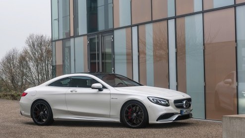 Nieuwe Mercedes-Benz S 63 AMG Coup wordt voorgesteld op de New York Auto Show 2014. Wordt eerst leverbaar met 4MATIC en later als achterwielaangedreven variant. Elk met eigen hardware.