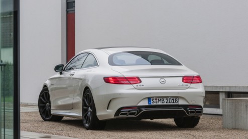 Nieuwe Mercedes-Benz S 63 AMG Coup wordt voorgesteld op de New York Auto Show 2014. Wordt eerst leverbaar met 4MATIC en later als achterwielaangedreven variant. Elk met eigen hardware.