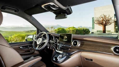 Mercedes-Benz heeft de orderboeken geopend van de nieuwe V-klasse. De auto is per direct te bestellen vanaf 55.960 euro en komt ook als Edition 1.