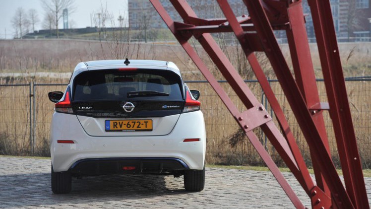 Nissan heeft in de eerste helft van dit jaar in Europa 18.000 exemplaren van de nieuwe Leaf verkocht.